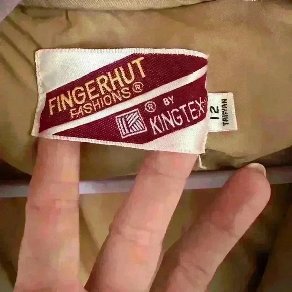 Vintage Fingerhut trench coat. Burgundy and tan. Size 12. Lined. Detachable hood - Picture 7 of 12